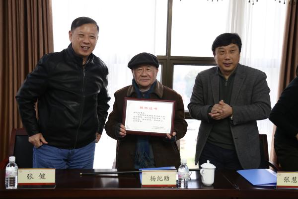 我校钱币馆开馆 杨纪劻先生向我校捐赠的历代钱币向世人开放
